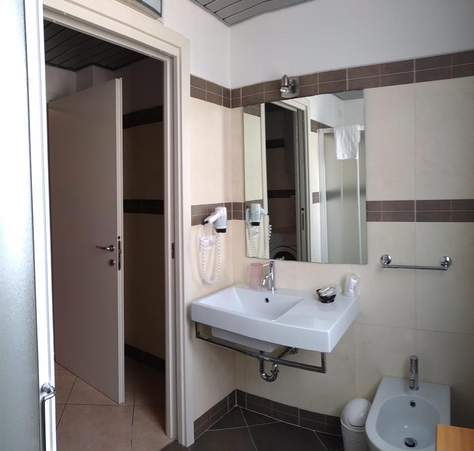Residence Ilario Suite Hotel Річчоне Екстер'єр фото