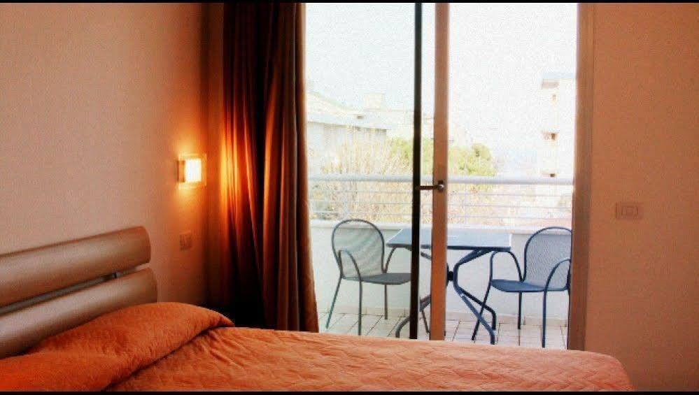 Residence Ilario Suite Hotel Річчоне Екстер'єр фото