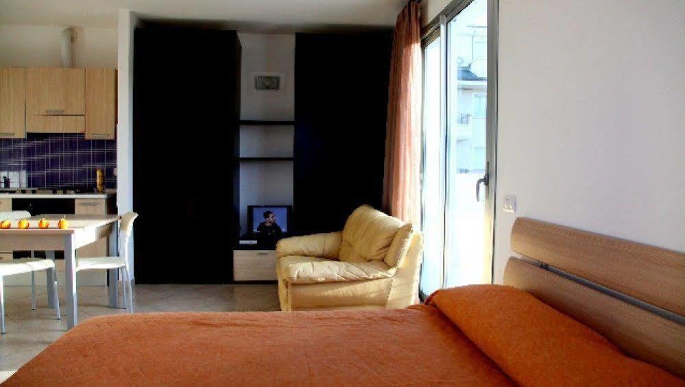 Residence Ilario Suite Hotel Річчоне Екстер'єр фото
